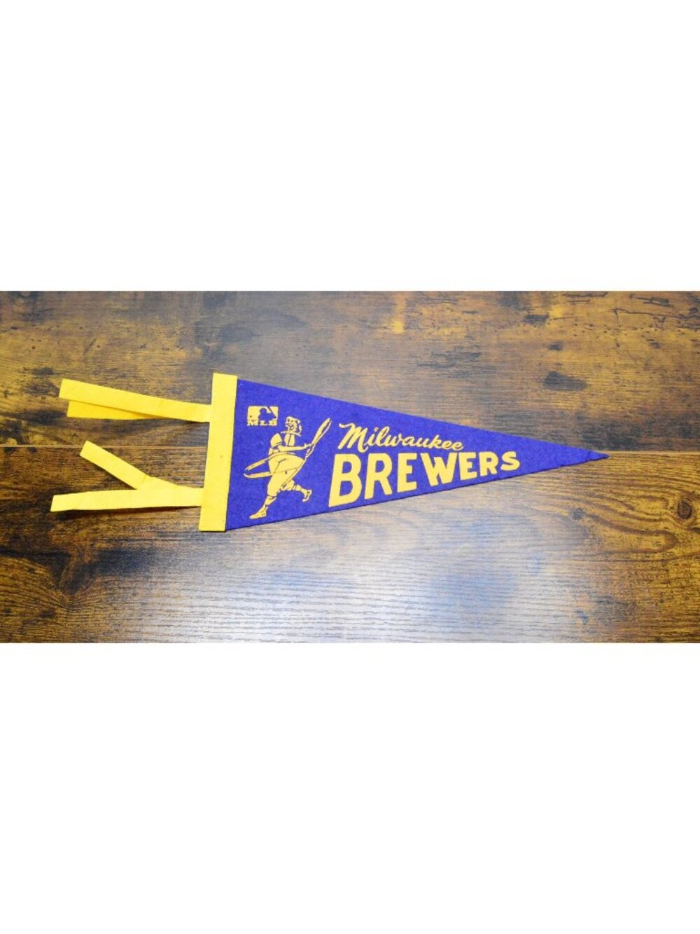 Vintage MLB Milwaukee Brewers mini pennant Collectible souvenir 12 inches